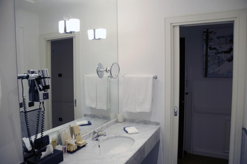 Suite Fontana Di Trevi Rome Room photo